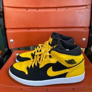 (SOLD) Men’s Jordan Mid Retro 1 New Love Size 13